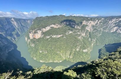 Uitzicht op de rivier en de Sumidero canyon in Mexico nabij San Cristobal de las Casas