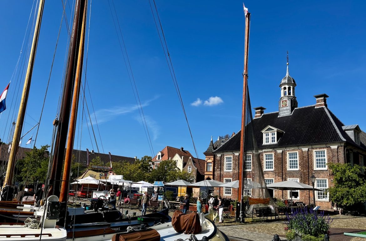 De Waag en Museumhafen in Leer, Duitsland. Foto copyright Jannekeswereld.nl