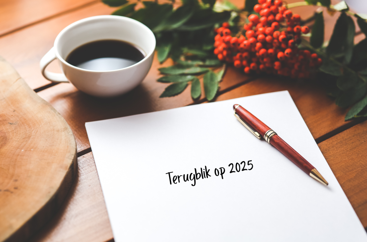 Notitieboek met tekst terugblik op 2025 bij blog over jaaroverzicht 2025
