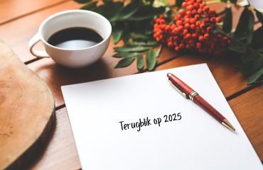 Notitieboek met tekst terugblik op 2025 bij blog over jaaroverzicht 2025