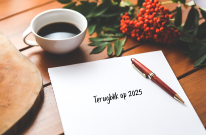 Notitieboek met tekst terugblik op 2025 bij blog over jaaroverzicht 2025
