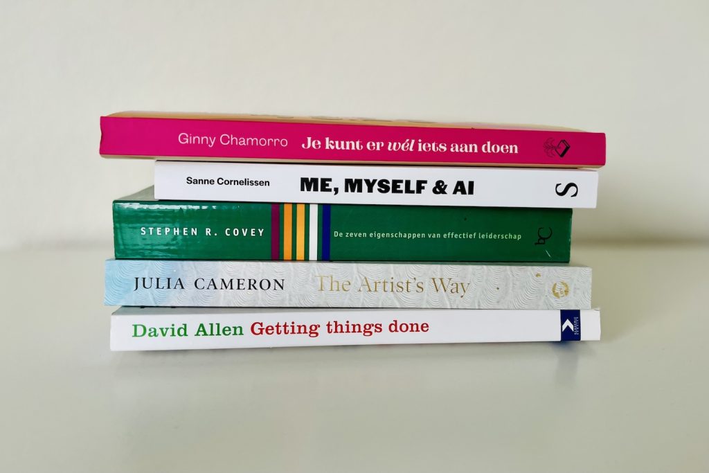 stapel boeken non-fictie waardoor ik een oude leesgewoonte heb opgepakt