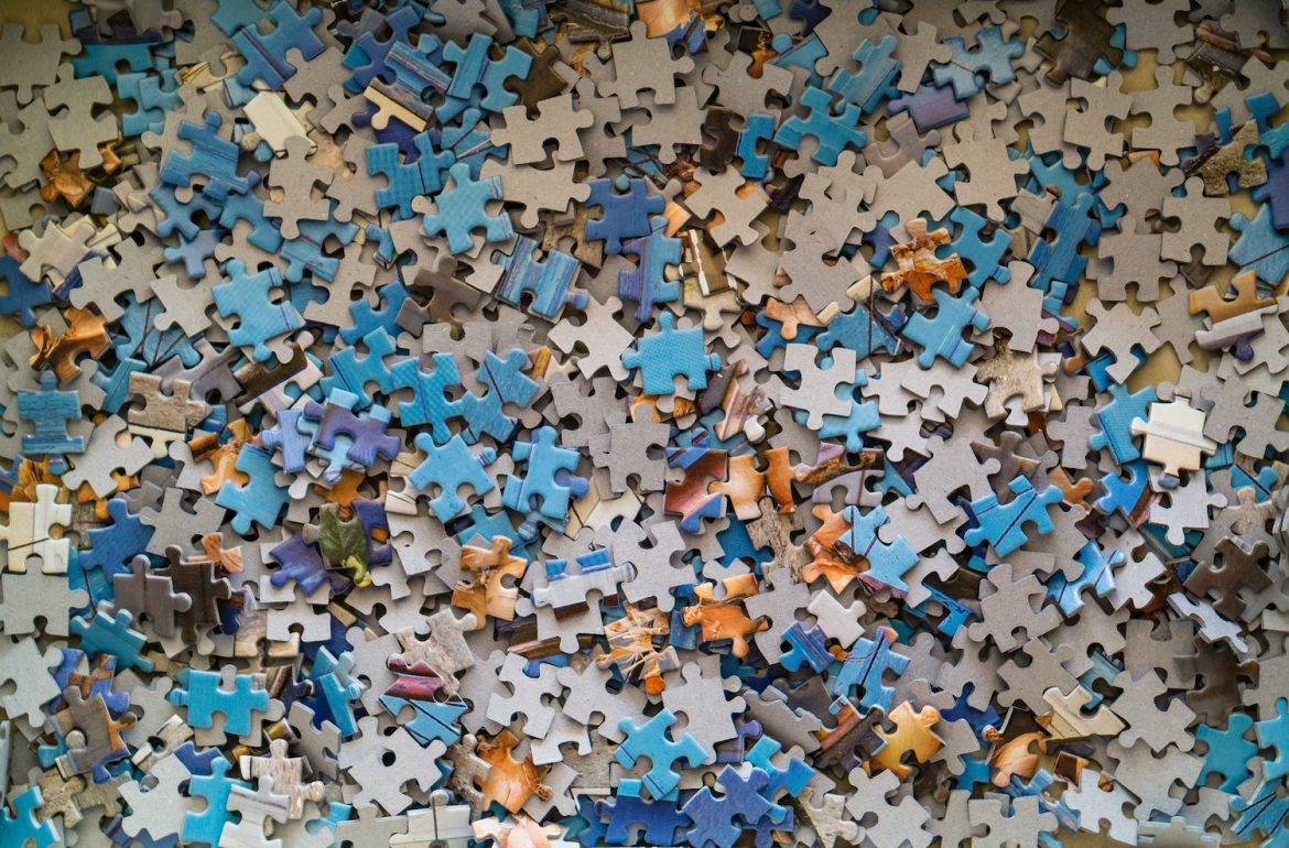 legpuzzels maken, stukjes van een legpuzzel