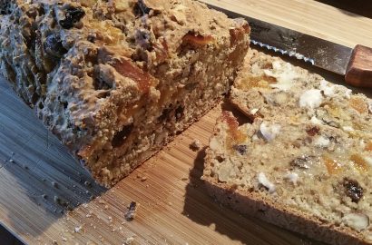 noten-abrikozenbrood feestelijk en gezond