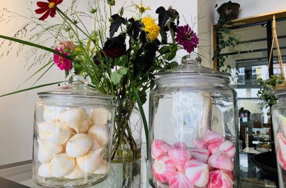 Bloem op de taart koffiebar patisserie bakkerij