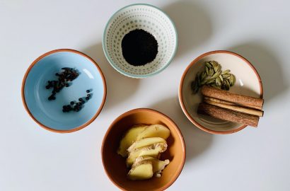 yogi thee maken ingrediënten in kommetjes