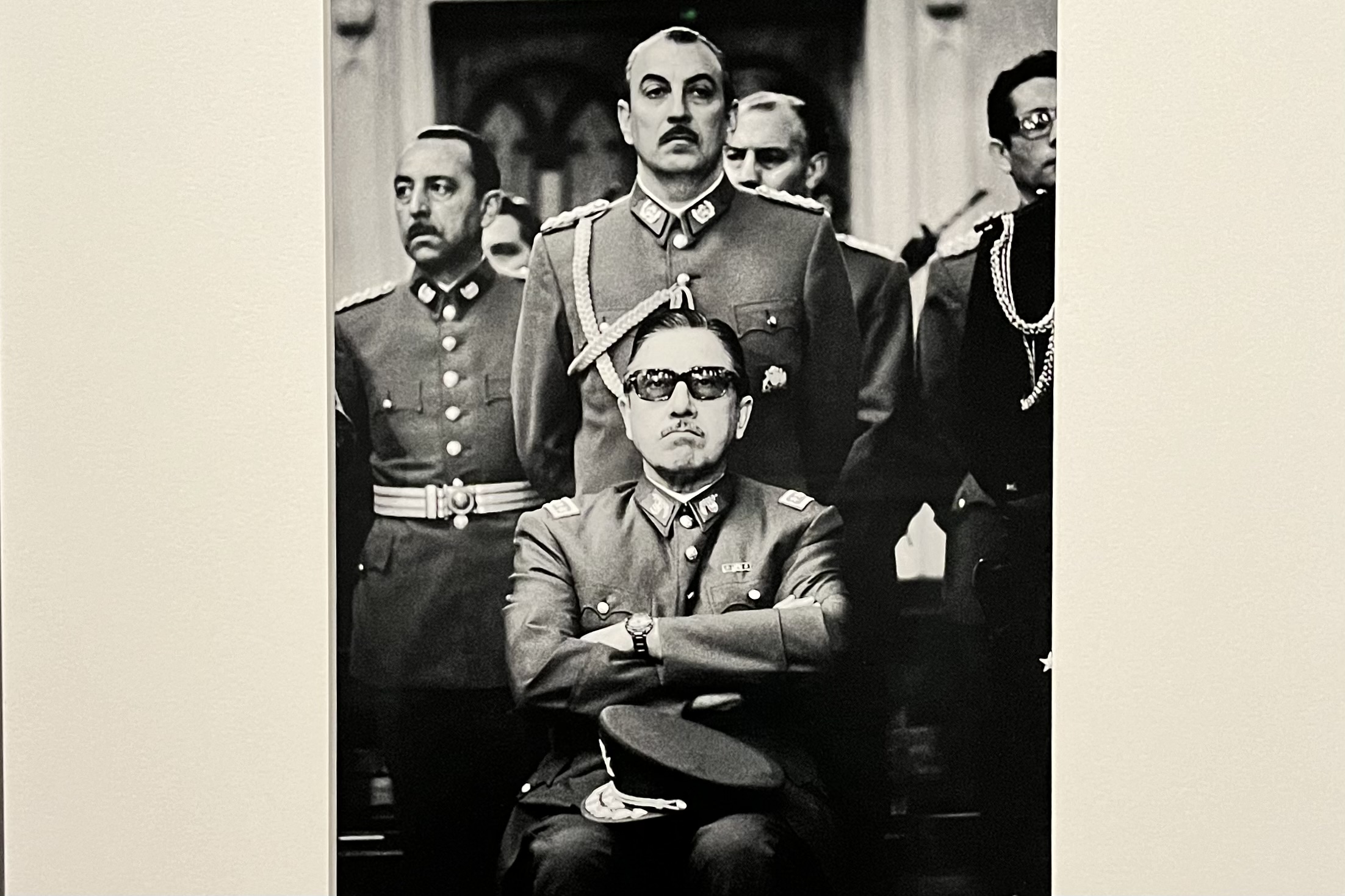 De wereldberoemde foto van Pinochet door Chas Gerretsen