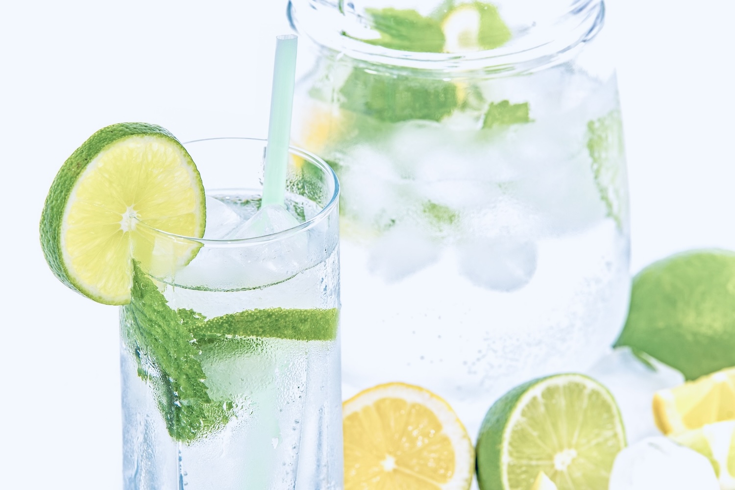 kan en glas met fruitwater als alternatief voor frisdrank